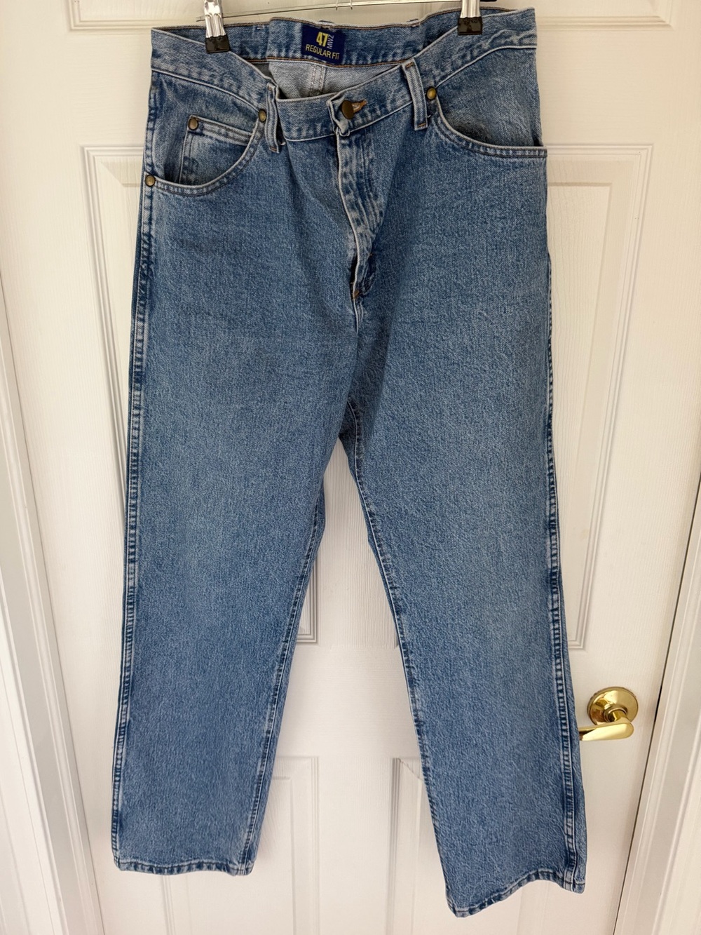 Wrangler Men's 47MWZ Straight Jeans in Mid Blue Wash